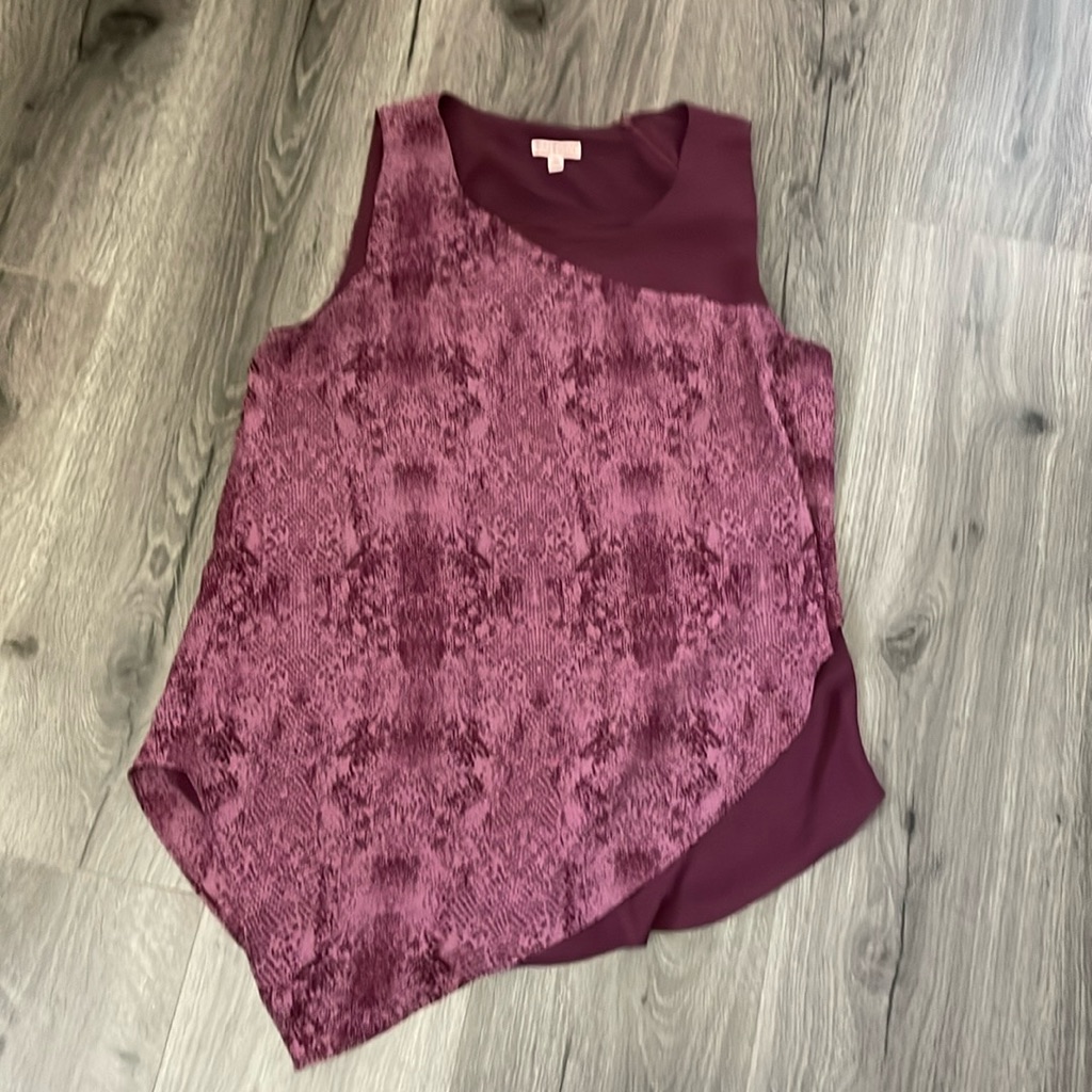 Juicy Couture Women Sleeveless Asymmetrical Hem Tunic Top Burgundy Snake Print